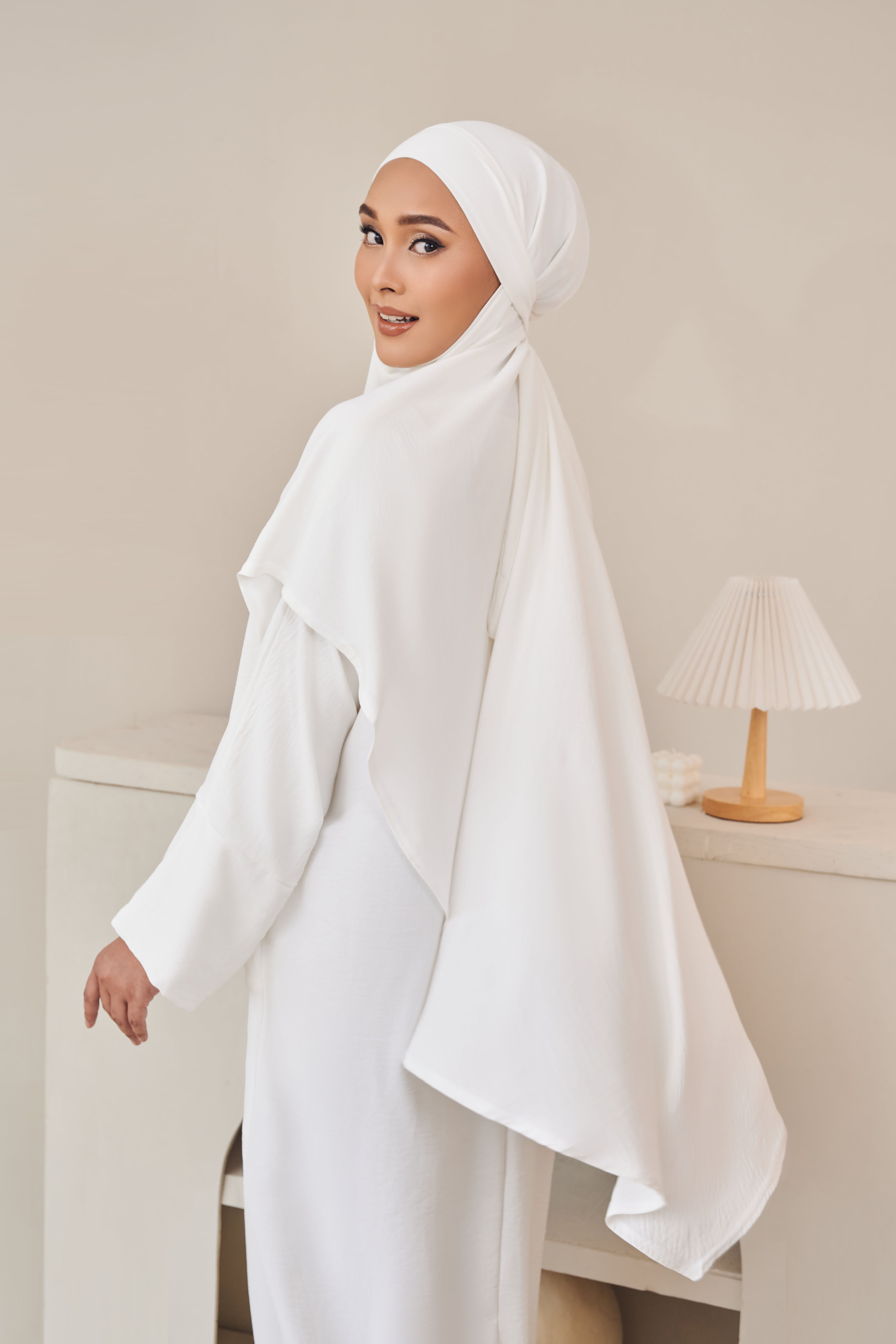 (AS-IS) MARWA Khimar in White